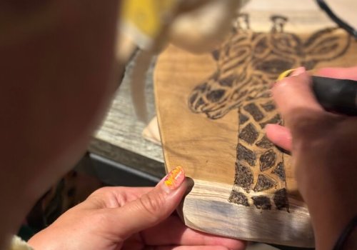Houten plankje branden met patroon workshop Hello Mojo Kortrijk