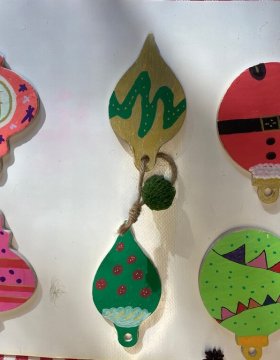 Handgemaakte keramische kerstversiering workshop Hello Mojo Heule - Kortrijk