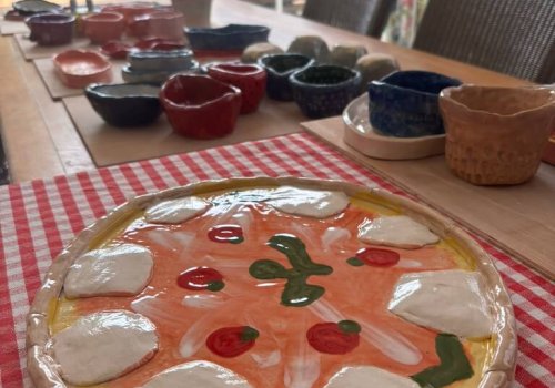Keramische tapasschaal met kleurrijk patroon workshop in Belgie