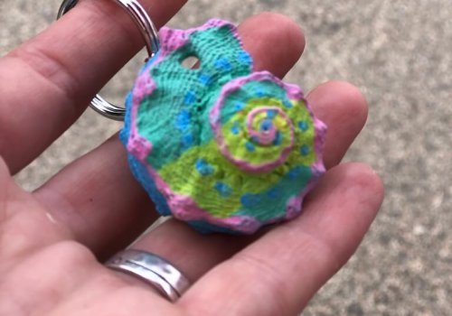 Trots Getoonde Schelpen Kunstwerkjes Gemaakt Tijdens Workshop Hello Mojo Met Zomerse Creatieve Sfeer En DIY Optie